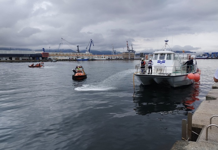 El Puerto realiza un simulacro de colisión y evacuación de un buque de pasaje en la Ría