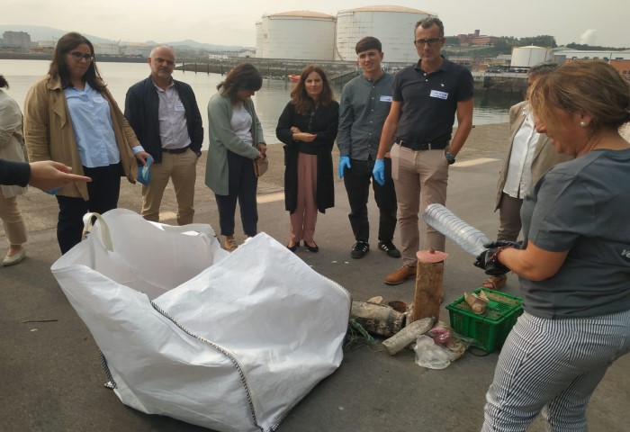 La Autoridad Portuaria comparte en Gijón su experiencia en la recogida de basura marina