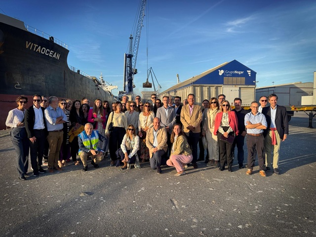 Magistrados de la jurisdicción Mercantil de toda España visitan el puerto