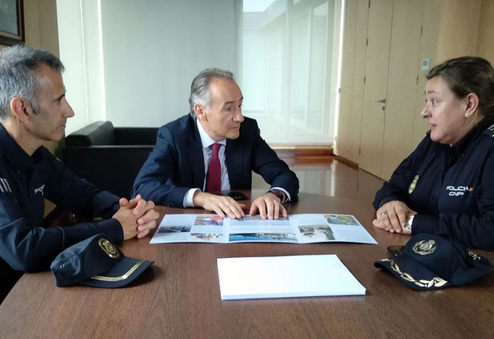 Suárez Costa recibe a Estíbaliz Palma, comisaria provincial de la Policía Nacional